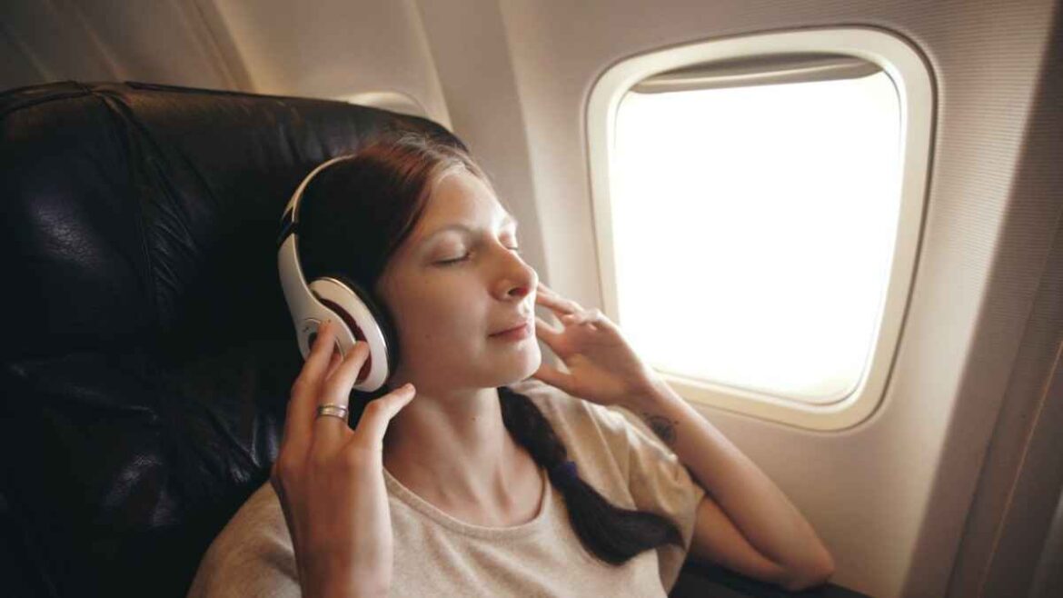 Best Noise Cancelling Headphones for Airplane Travel