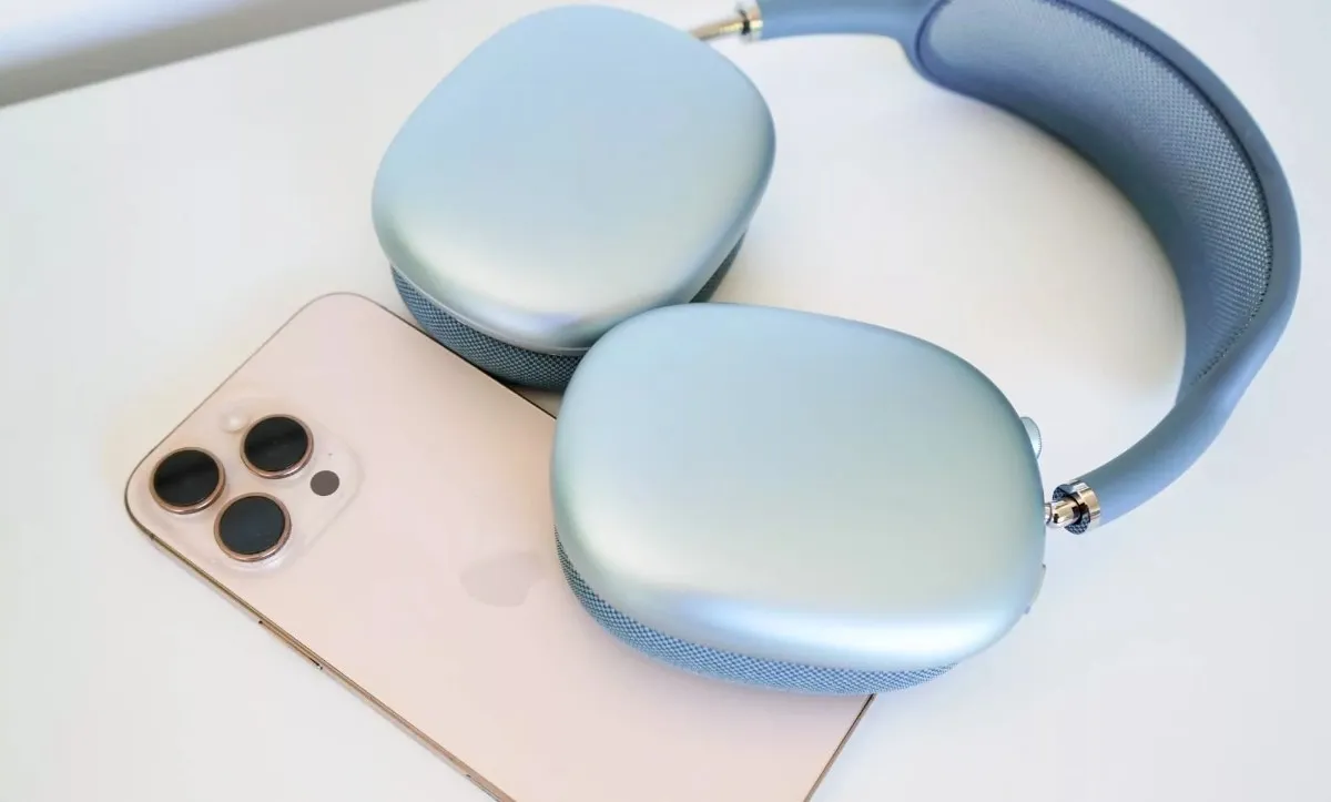 AirPods Max Review: Are They Worth It? | Complete Guide AirPods Max build quality close-up