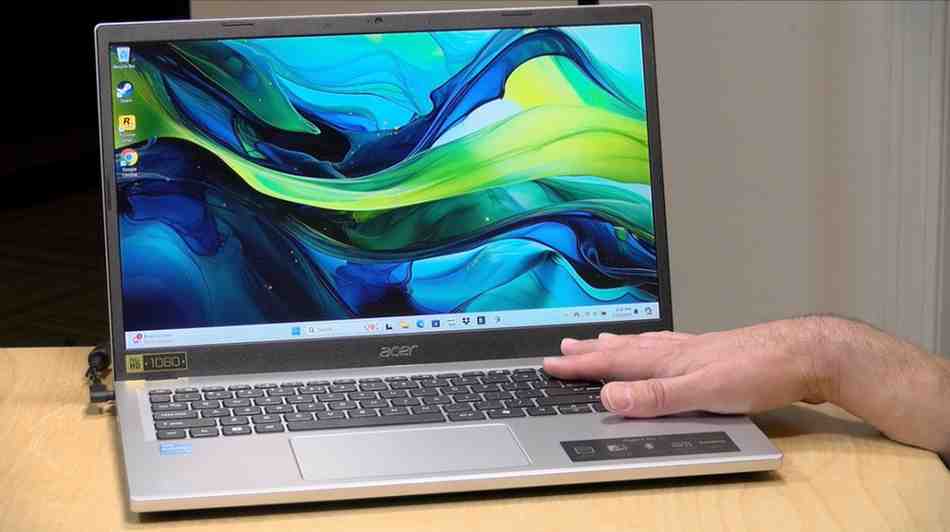 Acer Aspire Go 15 keyboard and display