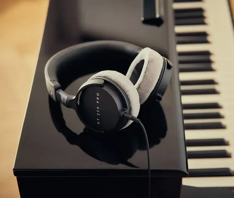 Beyerdynamic DT 270 PRO design close-up